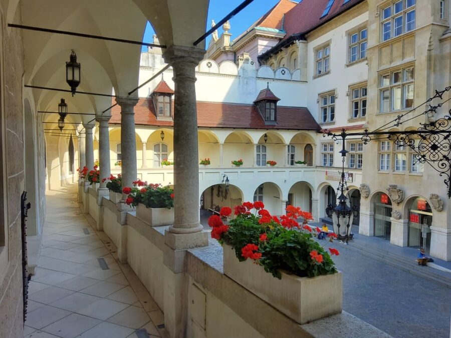 The court yard of the Old Town Hall